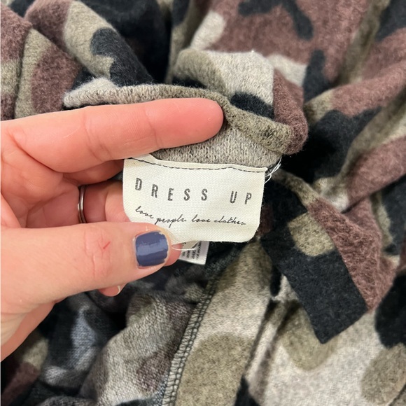 Dress Up Boutique Camo V-Neck Poncho - Picture 3 of 5